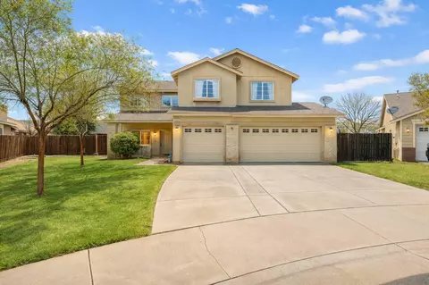 3232 N Zion Cir, Hanford, CA 93230