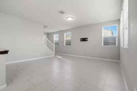 Living - 1515 Zenith, Clovis, CA 93619 photo 3 of 4