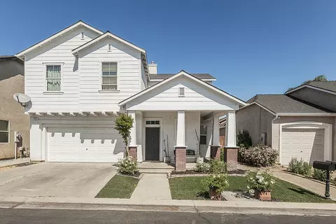 717 W Tivoli Ln, Clovis, CA 93611