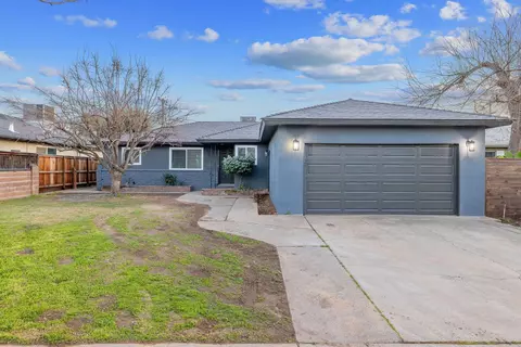697 E Scott Ave, Fresno, CA 93710