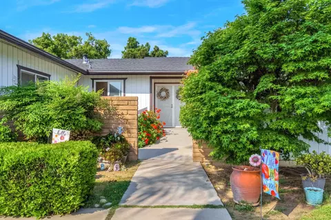 Exterior - 1488 Whittier Ave, Clovis, CA 93611 photo 3 of 9