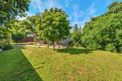 Exterior - 1488 Whittier Ave, Clovis, CA 93611 photo 7 of 9