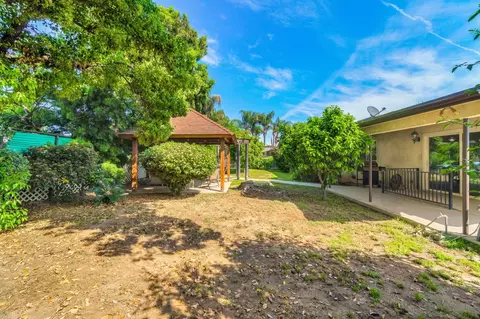 Exterior - 1488 Whittier Ave, Clovis, CA 93611 photo 5 of 9