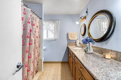 Bath - 1488 Whittier Ave, Clovis, CA 93611 photo 3 of 3