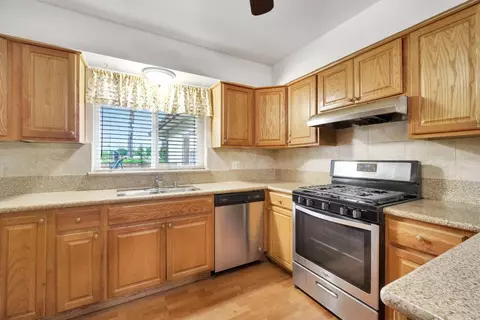 Kitchen - 1488 Whittier Ave, Clovis, CA 93611 photo 2 of 3