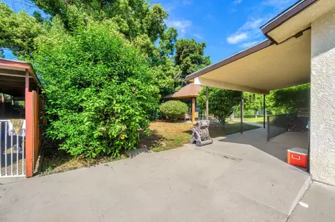 Exterior - 1488 Whittier Ave, Clovis, CA 93611 photo 4 of 9