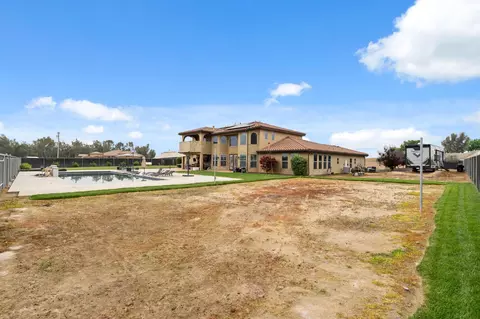 Exterior - 17703 El Camino Rd, Madera, CA 93636 photo 12 of 13