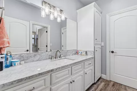 Bath - 17703 El Camino Rd, Madera, CA 93636 photo 3 of 5