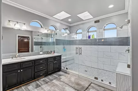 Bath - 17703 El Camino Rd, Madera, CA 93636 photo 5 of 5