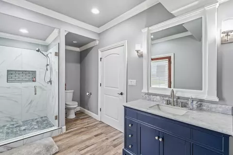 Bath - 17703 El Camino Rd, Madera, CA 93636 photo 1 of 5
