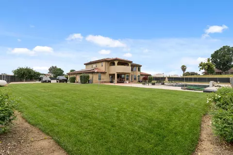 Exterior - 17703 El Camino Rd, Madera, CA 93636 photo 8 of 13