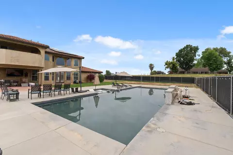 Exterior - 17703 El Camino Rd, Madera, CA 93636 photo 9 of 13
