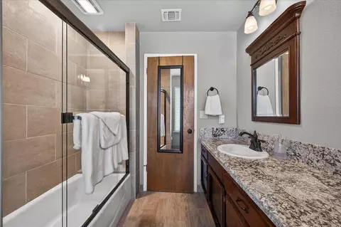 Bath - 11640 E Sierra Ave, Clovis, CA 93619 photo 3 of 7