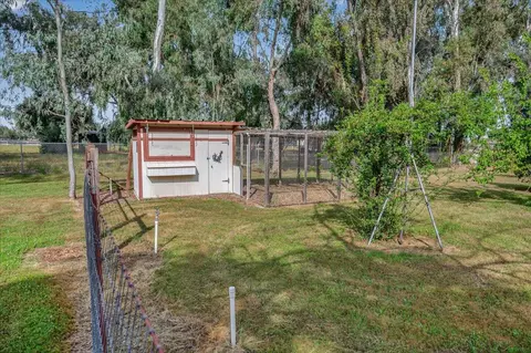 Exterior - 11640 E Sierra Ave, Clovis, CA 93619 photo 4 of 9