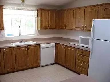 Kitchen - 11640 E Sierra Ave, Clovis, CA 93619 photo 4 of 5