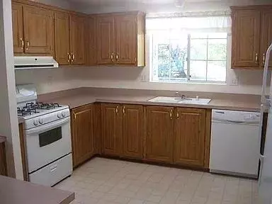 Kitchen - 11640 E Sierra Ave, Clovis, CA 93619 photo 5 of 5