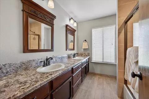 Bath - 11640 E Sierra Ave, Clovis, CA 93619 photo 2 of 7