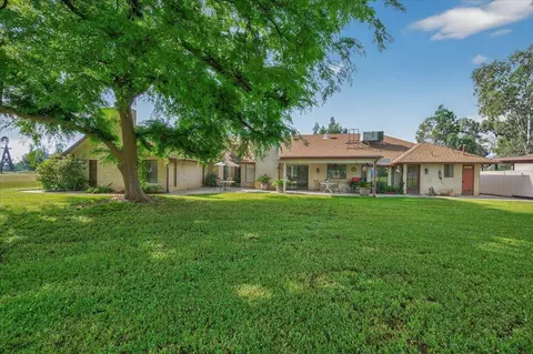 Exterior - 11640 E Sierra Ave, Clovis, CA 93619 photo 5 of 9