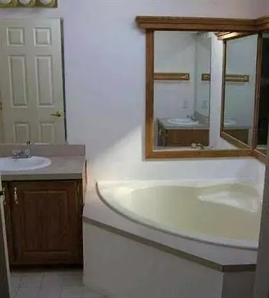 Bath - 11640 E Sierra Ave, Clovis, CA 93619 photo 7 of 7