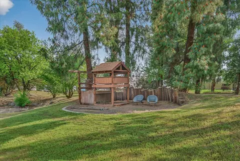 Exterior - 11640 E Sierra Ave, Clovis, CA 93619 photo 7 of 9