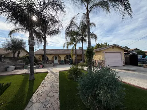 8767 S Rodriguez Ave, Parlier, CA 93648