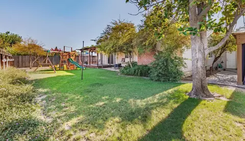 Exterior - 911 Stanford Ave, Clovis, CA 93611 photo 7 of 8
