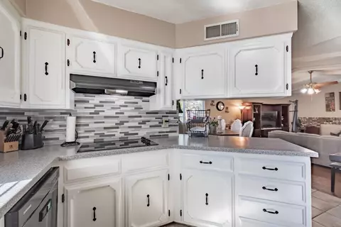 Kitchen - 911 Stanford Ave, Clovis, CA 93611 photo 4 of 4