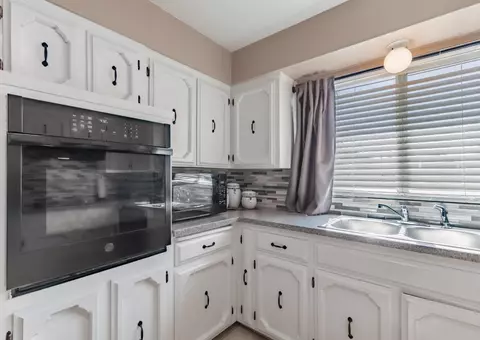 Kitchen - 911 Stanford Ave, Clovis, CA 93611 photo 2 of 4