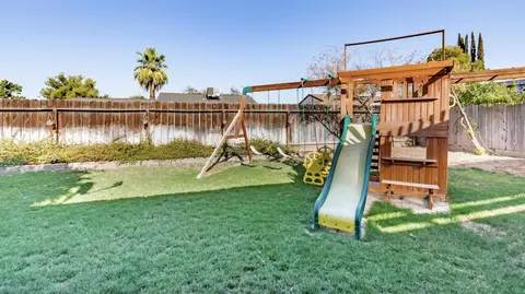 Exterior - 911 Stanford Ave, Clovis, CA 93611 photo 3 of 8