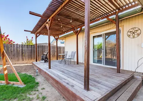 Exterior - 911 Stanford Ave, Clovis, CA 93611 photo 5 of 8