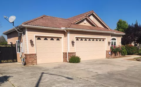 Exterior - 2684 Armstrong Ave, Clovis, CA 93611 photo 3 of 9