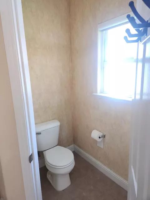 Bath - 2684 Armstrong Ave, Clovis, CA 93611 photo 6 of 7