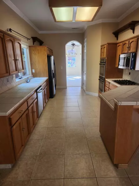 Entry Way - 2684 Armstrong Ave, Clovis, CA 93611 photo 3 of 5
