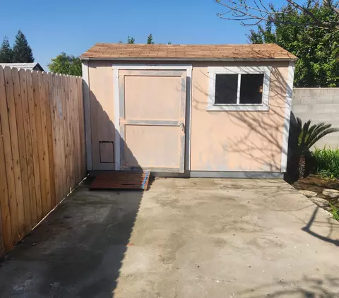 Exterior - 2684 Armstrong Ave, Clovis, CA 93611 photo 8 of 9