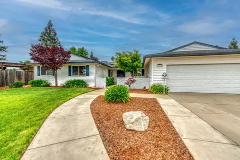 1524 Burl Ave, Clovis, CA 93611