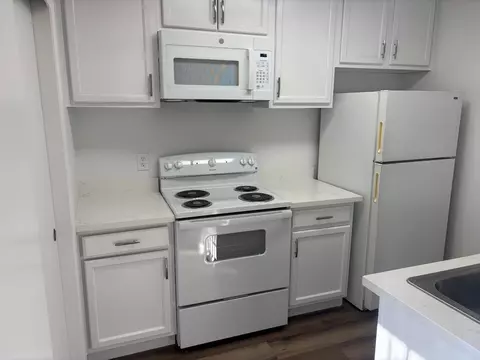 Kitchen - 2231 Sylmar Ave #1, Clovis, CA 93612 photo 1 of 6