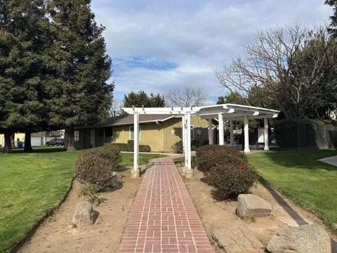 Exterior - 2231 Sylmar Ave #1, Clovis, CA 93612 photo 3 of 6