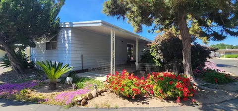 1300 W Olson Ave #SPC 6, Reedley, CA 93654
