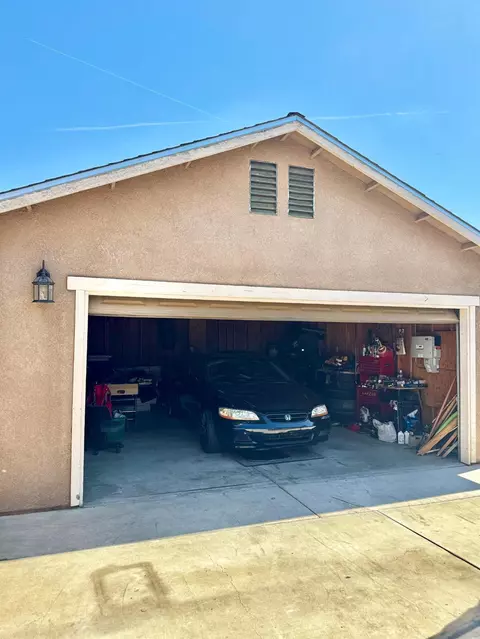 Exterior - 3237 Whittier Ave, Clovis, CA 93611 photo 4 of 10