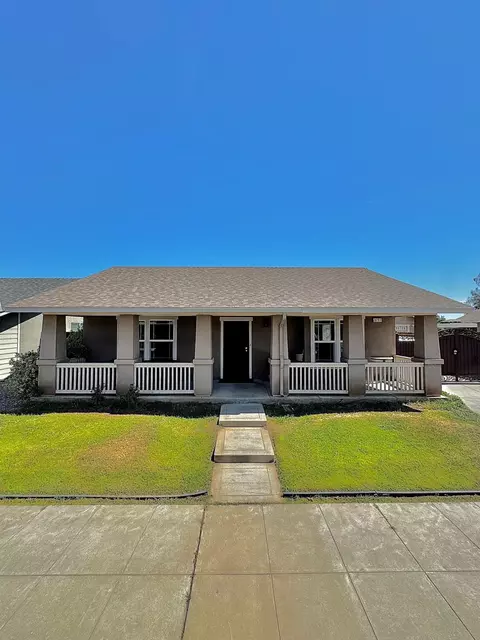 3237 Whittier Ave, Clovis, CA 93611