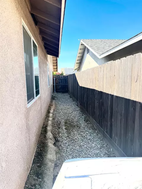 Exterior - 3237 Whittier Ave, Clovis, CA 93611 photo 8 of 10
