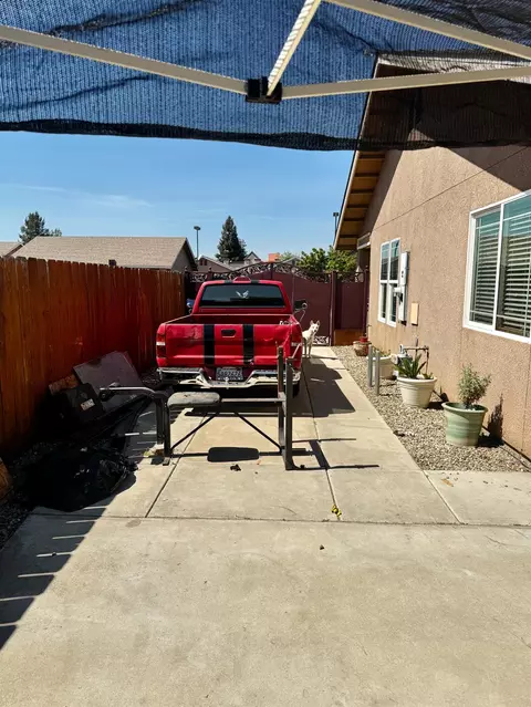 Exterior - 3237 Whittier Ave, Clovis, CA 93611 photo 5 of 10