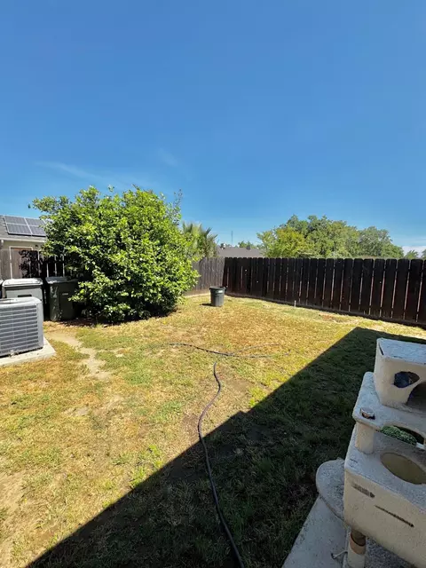 Exterior - 3237 Whittier Ave, Clovis, CA 93611 photo 6 of 10