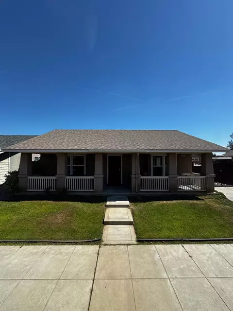 3237 Whittier Ave, Clovis, CA 93611