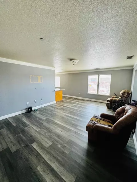 Living - 3237 Whittier Ave, Clovis, CA 93611 photo 1 of 1