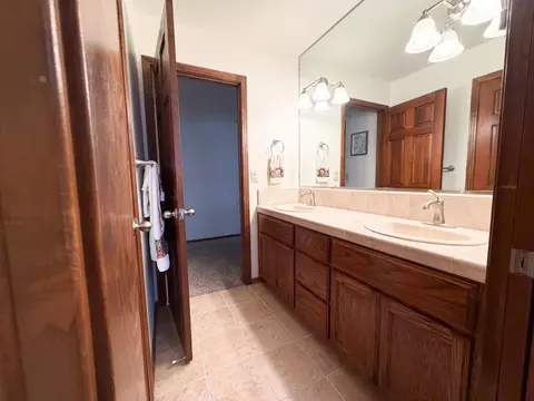 Bath - 505 S Del Norte Ave, Kerman, CA 93630 photo 1 of 1