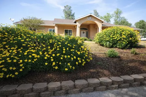 41121 Long Hollow Dr, Coarsegold, CA 93614