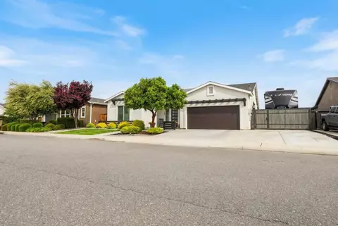 9218 Manor Glen Ln, Shafter, CA 93263