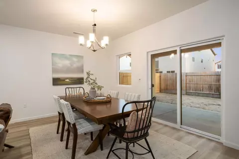 Dining - 1476 Crimson Way, Dinuba, CA 93618 photo 1 of 2