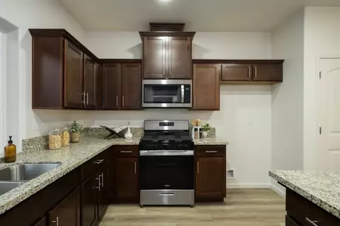 Kitchen - 1476 Crimson Way, Dinuba, CA 93618 photo 3 of 3